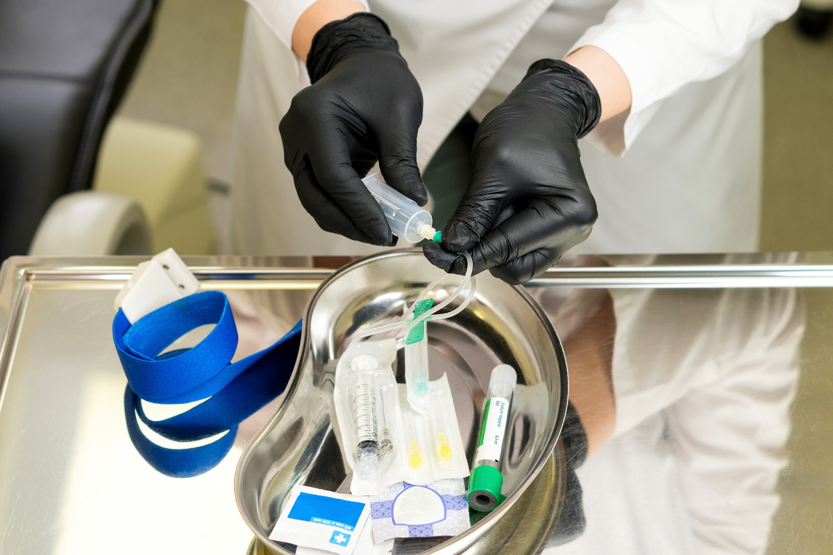 medical kitting and medical packaging in doctors suite